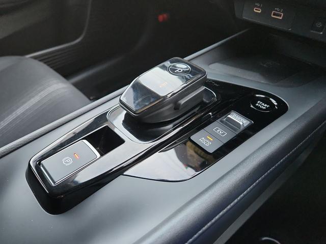 ノート Ｘ　ナビ　全周囲カメラ　フルセグ　Ｂｌｕｅｔｏｏｔｈ　プロパイロット搭載　ドライブレコーダー　ＥＴＣ　エマージェンシーブレーキ　オートライトＬＥＤ　フォグランプ　シートヒーター　ステアリングヒーター（9枚目）