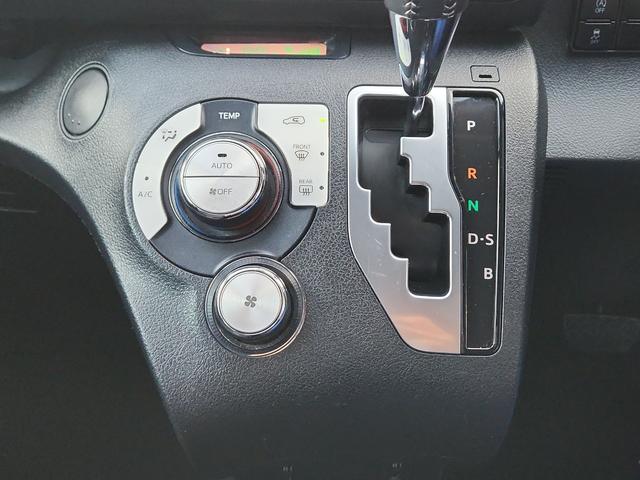 シエンタ G ナビ バックカメラ ワンセグ Bluetooth ETC 両側電動スライドドア シートヒーター オートライトLED 衝突抑制軽減ブレーキ 車線逸脱抑制システム アイドリングストップ 7人乗り(10枚目)