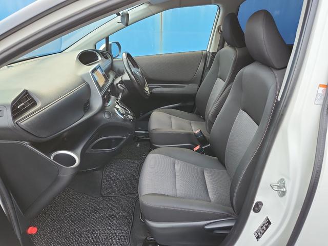 内装はルームクリーニング・除菌作業済みです。シートや内張りも綺麗な状態ですので　是非、一度ご来店のうえご確認ください！