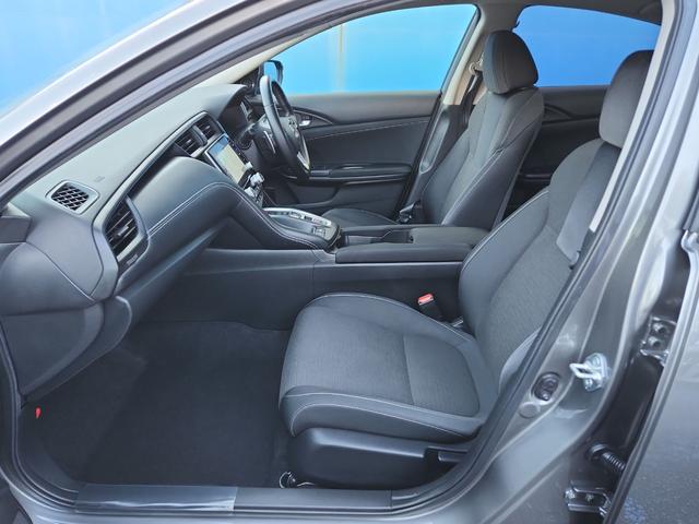 内装はルームクリーニング・除菌作業済みです。シートや内張りも綺麗な状態ですので　是非、一度ご来店のうえご確認ください！