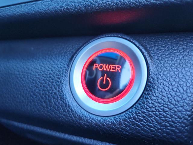 【プッシュエンジンスタート】システムです♪エンジン始動・停止をワンタッチで行うことができます。