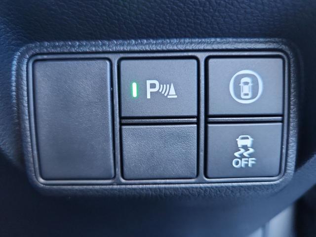 接触を未然に防ぐ、クリアランスソナー搭載です。車を守るためには必須のアイテムですね。