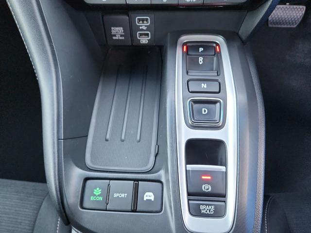 内装はルームクリーニング・除菌作業済みです。シートや内張りも綺麗な状態ですので　是非、一度ご来店のうえご確認ください！