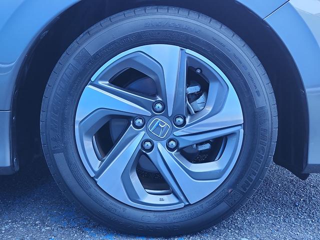 外装は目立つ傷も少なく年式の割には艶がある車だと思います！是非、一度ご来店にてご確認をお勧めします。