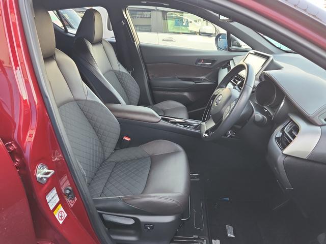 Ｃ－ＨＲ Ｇ　９インチナビ　バックカメラ　フルセグ　Ｂｌｕｅｔｏｏｔｈ　クルコン　ＥＴＣ　オートライトＬＥＤ　クリアランスソナー　セーフティーセンス　オートマチックハイビーム　シートヒーター　純正アルミ（3枚目）