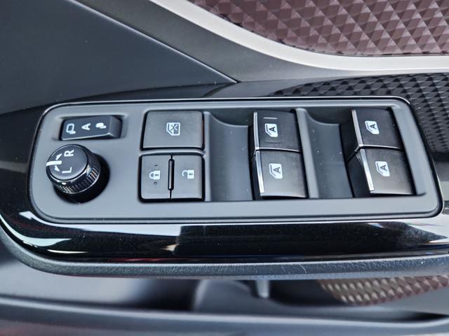 Ｃ－ＨＲ Ｇ　９インチナビ　バックカメラ　フルセグ　Ｂｌｕｅｔｏｏｔｈ　クルコン　ＥＴＣ　オートライトＬＥＤ　クリアランスソナー　セーフティーセンス　オートマチックハイビーム　シートヒーター　純正アルミ（20枚目）