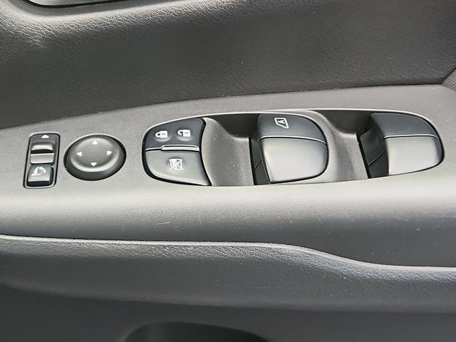 セレナ e-パワー XV 9インチナビ 全周囲カメラ フルセグ DVD再生 Bluetooth クルコン ETC Blu-ray再生 ドラレコ 両側パワスラ オートライト クリアランスソナー フリップダウンモニター 純正アルミ(17枚目)