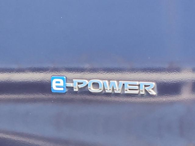 セレナ e-パワー XV 9インチナビ 全周囲カメラ フルセグ DVD再生 Bluetooth クルコン ETC Blu-ray再生 ドラレコ 両側パワスラ オートライト クリアランスソナー フリップダウンモニター 純正アルミ(27枚目)