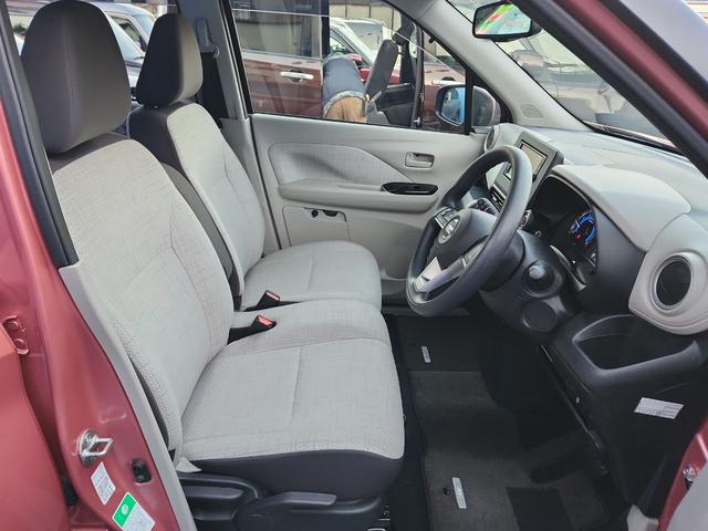 デイズ Ｘ　ナビ　バックカメラ　フルセグ　Ｂｌｕｅｔｏｏｔｈ　ドライブレコーダー　オートライト　エマージェンシーブレーキ　クリアランスソナー　アイドリングストップ　純正アルミ（3枚目）