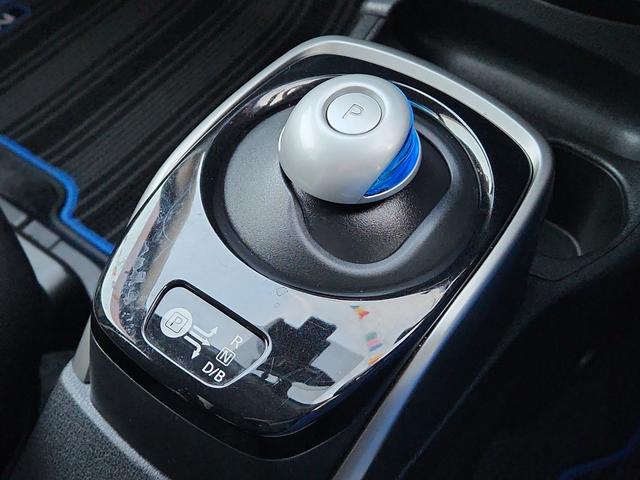 ノート ｅ－パワー　Ｘ　ナビ　全周囲カメラ　フルセグ　ＤＶＤ再生　Ｂｌｕｅｔｏｏｔｈ　ドラレコ　ＥＴＣ　オートライトＬＥＤ　エマージェンシーブレーキ　車線逸脱抑制システム　クリアランスソナー　純正アルミ　エアロ（14枚目）