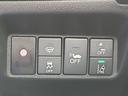 ハイブリッドＺ　ホンダセンシング　ナビ　バックカメラ　フルセグ　ＤＶＤ再生　Ｂｌｕｅｔｏｏｔｈ　クルコン　ＥＴＣ　ドラレコ　オートライトＬＥＤ　フォグランプ　純正アルミ　純正アルミ（13枚目）