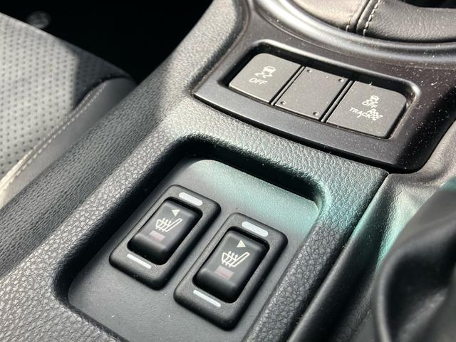 ８６ ＧＴリミテッド　６速マニュアル　Ｂｌｕｅｔｏｏｔｈ　フルセグＴＶ　バックカメラ　ドライブレコーダー　シートヒーター　スマートキー　アルミホイール　ＥＴＣ（12枚目）