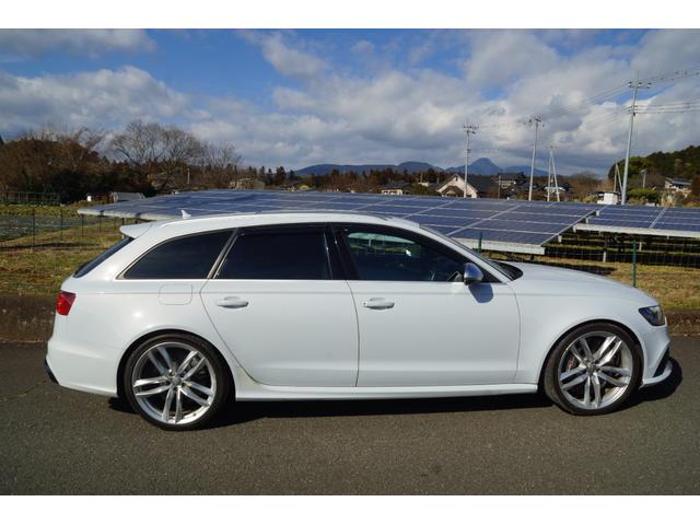 ＲＳ６アバント ベースグレード　オプションカーボンディスクブレーキ・パノラマルーフ・Ｖ８・４Ｌツインターボ・ワンオーナー（10枚目）