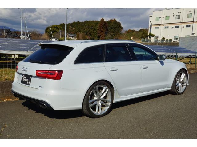 ＲＳ６アバント ベースグレード　オプションカーボンディスクブレーキ・パノラマルーフ・Ｖ８・４Ｌツインターボ・ワンオーナー（11枚目）