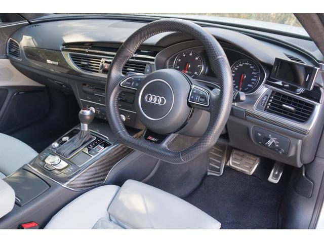 ＲＳ６アバント ベースグレード　オプションカーボンディスクブレーキ・パノラマルーフ・Ｖ８・４Ｌツインターボ・ワンオーナー（18枚目）