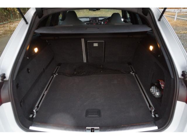 ＲＳ６アバント ベースグレード　オプションカーボンディスクブレーキ・パノラマルーフ・Ｖ８・４Ｌツインターボ・ワンオーナー（28枚目）