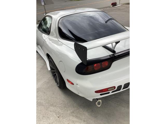 ＲＸ－７ タイプＲＢ　６型・Ｖシステム・ＲＡＹＳ１８インチ・ＭＳタワーバー・ＨＫＳサクションエアクリ・Ｆ－ＣＯＮ・ＥＴＣ・Ｄｅｆｉメーター・自社エアロ・牽引フック・Ｒウイング・ＨＫＳマフラー・同色オールペイント済み（8枚目）