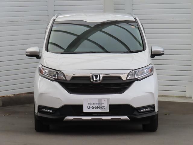 フリード クロスター・ホンダセンシング　両ＰＳＤ　ＵＳＢポート　禁煙　地デジ　エアバック　Ｉストップ　ＶＳＡ　リヤカメラ　整備記録簿　ＤＶＤ再生　ウォークスルー　イモビライザー　ワンオーナー　キーフリー　ＡＡＣ（3枚目）