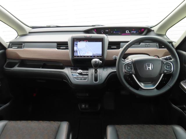 フリード クロスター・ホンダセンシング　両ＰＳＤ　ＵＳＢポート　禁煙　地デジ　エアバック　Ｉストップ　ＶＳＡ　リヤカメラ　整備記録簿　ＤＶＤ再生　ウォークスルー　イモビライザー　ワンオーナー　キーフリー　ＡＡＣ（4枚目）