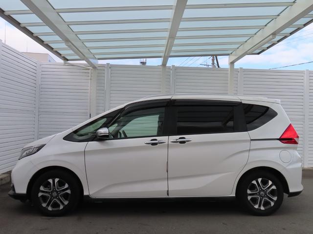 フリード クロスター・ホンダセンシング　両ＰＳＤ　ＵＳＢポート　禁煙　地デジ　エアバック　Ｉストップ　ＶＳＡ　リヤカメラ　整備記録簿　ＤＶＤ再生　ウォークスルー　イモビライザー　ワンオーナー　キーフリー　ＡＡＣ（6枚目）