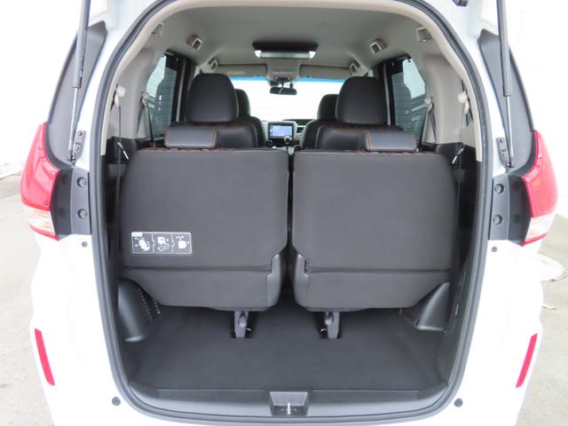 フリード クロスター・ホンダセンシング　両ＰＳＤ　ＵＳＢポート　禁煙　地デジ　エアバック　Ｉストップ　ＶＳＡ　リヤカメラ　整備記録簿　ＤＶＤ再生　ウォークスルー　イモビライザー　ワンオーナー　キーフリー　ＡＡＣ（11枚目）