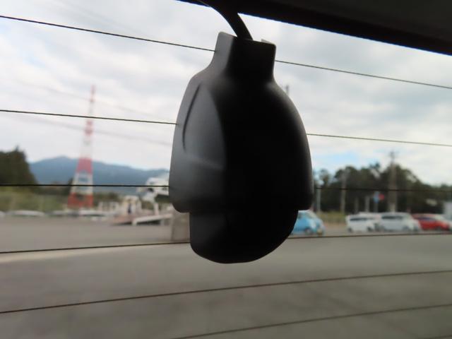 フリード クロスター・ホンダセンシング　両ＰＳＤ　ＵＳＢポート　禁煙　地デジ　エアバック　Ｉストップ　ＶＳＡ　リヤカメラ　整備記録簿　ＤＶＤ再生　ウォークスルー　イモビライザー　ワンオーナー　キーフリー　ＡＡＣ（28枚目）