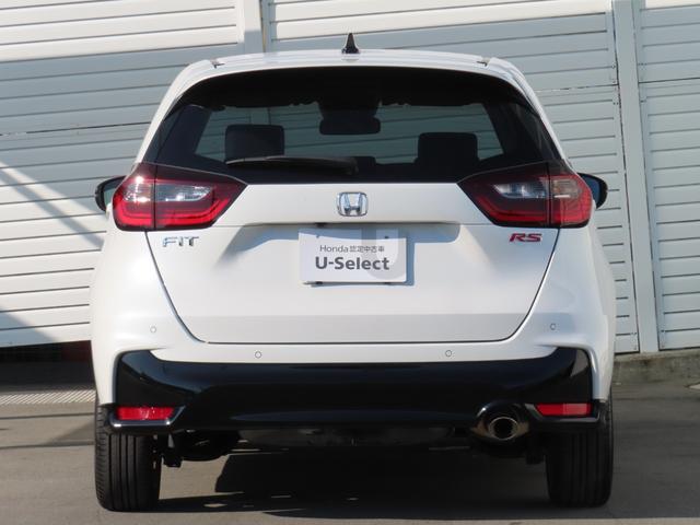 フィット ＲＳ　ＵＳＢポート　イモビライザー　地デジフルセグ　リアカメラ　ＬＥＤヘッドライト　アイドリングストップ　ＤＶＤ再生　エアコン　ＥＴＣ車載器　キーレス　スマートキー　禁煙　横滑防止装置　ＡＢＳ　記録簿（2枚目）