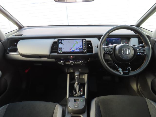 フィット ＲＳ　ＵＳＢポート　イモビライザー　地デジフルセグ　リアカメラ　ＬＥＤヘッドライト　アイドリングストップ　ＤＶＤ再生　エアコン　ＥＴＣ車載器　キーレス　スマートキー　禁煙　横滑防止装置　ＡＢＳ　記録簿（3枚目）