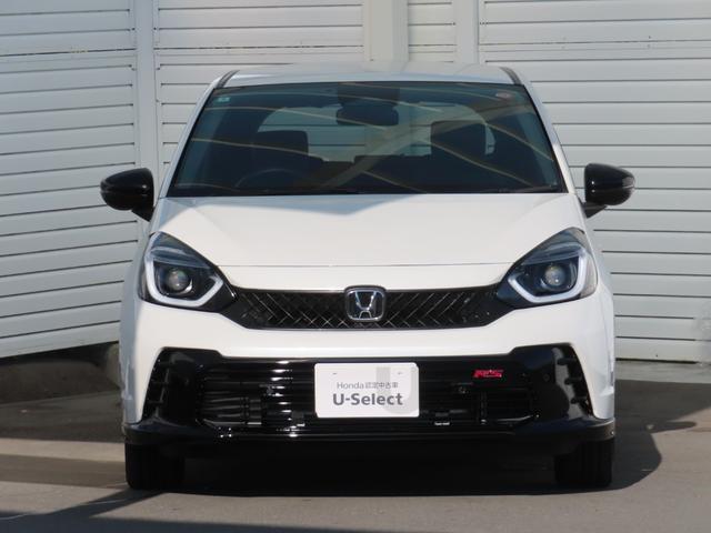 フィット ＲＳ　ＵＳＢポート　イモビライザー　地デジフルセグ　リアカメラ　ＬＥＤヘッドライト　アイドリングストップ　ＤＶＤ再生　エアコン　ＥＴＣ車載器　キーレス　スマートキー　禁煙　横滑防止装置　ＡＢＳ　記録簿（5枚目）