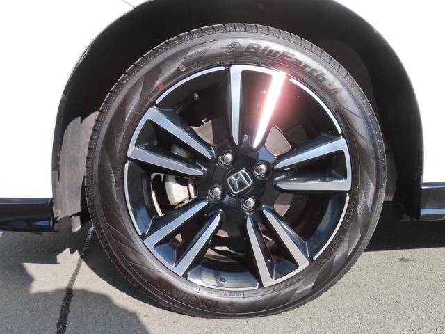 フィット ＲＳ　ＵＳＢポート　イモビライザー　地デジフルセグ　リアカメラ　ＬＥＤヘッドライト　アイドリングストップ　ＤＶＤ再生　エアコン　ＥＴＣ車載器　キーレス　スマートキー　禁煙　横滑防止装置　ＡＢＳ　記録簿（9枚目）