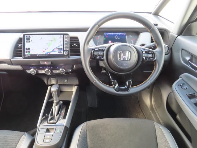 フィット ＲＳ　ＵＳＢポート　イモビライザー　地デジフルセグ　リアカメラ　ＬＥＤヘッドライト　アイドリングストップ　ＤＶＤ再生　エアコン　ＥＴＣ車載器　キーレス　スマートキー　禁煙　横滑防止装置　ＡＢＳ　記録簿（13枚目）