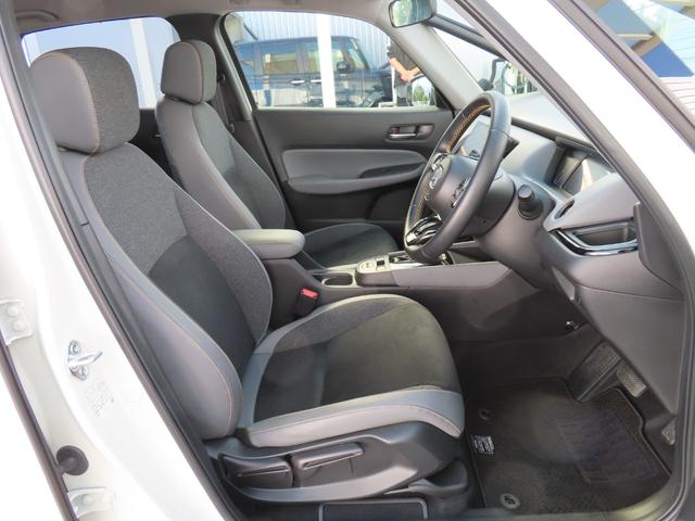 フィット ＲＳ　ＵＳＢポート　イモビライザー　地デジフルセグ　リアカメラ　ＬＥＤヘッドライト　アイドリングストップ　ＤＶＤ再生　エアコン　ＥＴＣ車載器　キーレス　スマートキー　禁煙　横滑防止装置　ＡＢＳ　記録簿（15枚目）