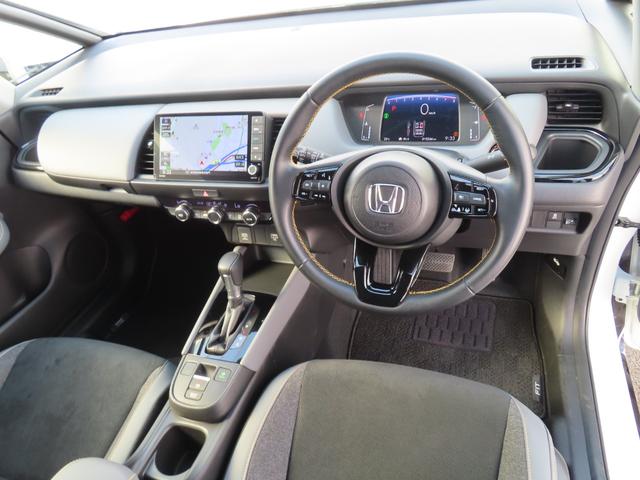 フィット ＲＳ　ＵＳＢポート　イモビライザー　地デジフルセグ　リアカメラ　ＬＥＤヘッドライト　アイドリングストップ　ＤＶＤ再生　エアコン　ＥＴＣ車載器　キーレス　スマートキー　禁煙　横滑防止装置　ＡＢＳ　記録簿（16枚目）