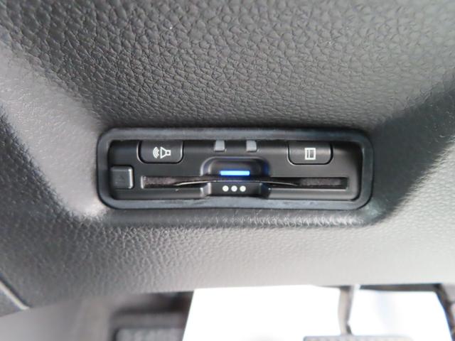 フィット ＲＳ　ＵＳＢポート　イモビライザー　地デジフルセグ　リアカメラ　ＬＥＤヘッドライト　アイドリングストップ　ＤＶＤ再生　エアコン　ＥＴＣ車載器　キーレス　スマートキー　禁煙　横滑防止装置　ＡＢＳ　記録簿（18枚目）