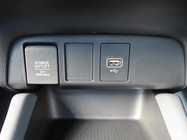 フィット ＲＳ　ＵＳＢポート　イモビライザー　地デジフルセグ　リアカメラ　ＬＥＤヘッドライト　アイドリングストップ　ＤＶＤ再生　エアコン　ＥＴＣ車載器　キーレス　スマートキー　禁煙　横滑防止装置　ＡＢＳ　記録簿（27枚目）