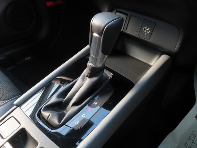 フィット ＲＳ　ＵＳＢポート　イモビライザー　地デジフルセグ　リアカメラ　ＬＥＤヘッドライト　アイドリングストップ　ＤＶＤ再生　エアコン　ＥＴＣ車載器　キーレス　スマートキー　禁煙　横滑防止装置　ＡＢＳ　記録簿（28枚目）