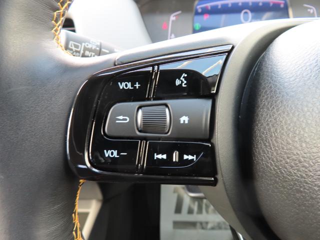 フィット ＲＳ　ＵＳＢポート　イモビライザー　地デジフルセグ　リアカメラ　ＬＥＤヘッドライト　アイドリングストップ　ＤＶＤ再生　エアコン　ＥＴＣ車載器　キーレス　スマートキー　禁煙　横滑防止装置　ＡＢＳ　記録簿（31枚目）