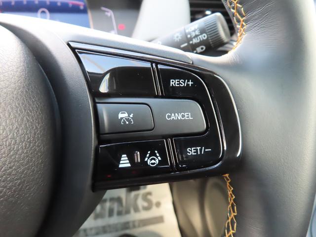 フィット ＲＳ　ＵＳＢポート　イモビライザー　地デジフルセグ　リアカメラ　ＬＥＤヘッドライト　アイドリングストップ　ＤＶＤ再生　エアコン　ＥＴＣ車載器　キーレス　スマートキー　禁煙　横滑防止装置　ＡＢＳ　記録簿（32枚目）