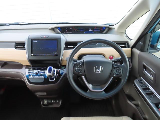 フリードハイブリッド ハイブリッド・Ｇホンダセンシング　軽減ブレーキ　キーフリーシステム　１オ－ナ－　記録簿　ＤＶＤ再生可能　サイドカーテンエアバック　ＥＣＯＮ　禁煙　後カメラ　Ａクルーズ　地デジフルセグＴＶ　横滑防止（13枚目）