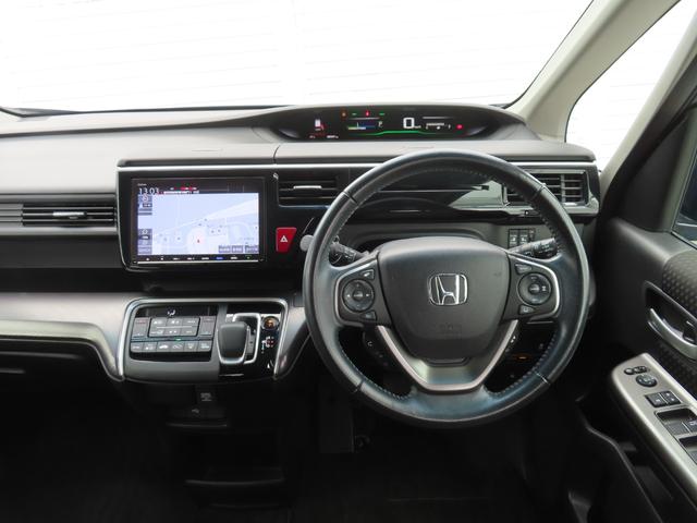 ステップワゴンスパーダ e:HEVスパーダGホンダセンシング ウォークスルー LEDライト ドライブレコーダ セキュリティアラーム 横滑り防止装置 クルーズコントロール Bカメラ USB接続 フルセグ DVD再生可能(19枚目)