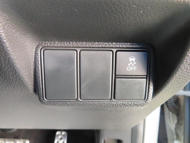 シビック ハッチバック　１．５　ホンダ認定中古　禁煙　ワンオーナー　純正ナビ　Ｂｌｕｅｔｏｏｔｈ　ＵＳＢ接続　バックカメラ　ＥＴＣ２．０　シートヒーター　追突軽減ブレーキ　盗難防止装置　１オーナー　Ｂモニター　整備記録簿（16枚目）