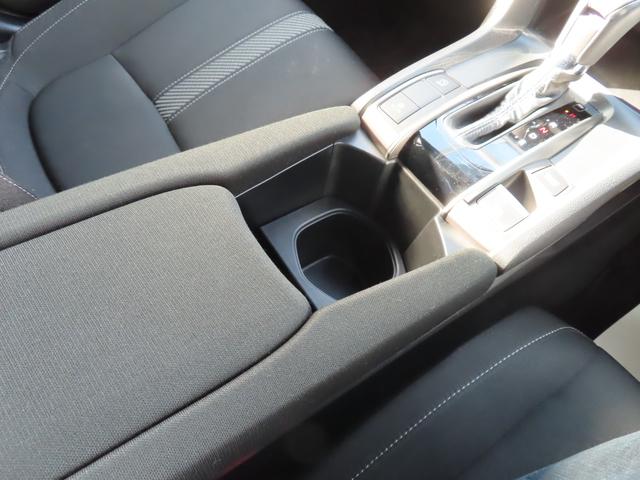 シビック ハッチバック　１．５　ホンダ認定中古　禁煙　ワンオーナー　純正ナビ　Ｂｌｕｅｔｏｏｔｈ　ＵＳＢ接続　バックカメラ　ＥＴＣ２．０　シートヒーター　追突軽減ブレーキ　盗難防止装置　１オーナー　Ｂモニター　整備記録簿（28枚目）