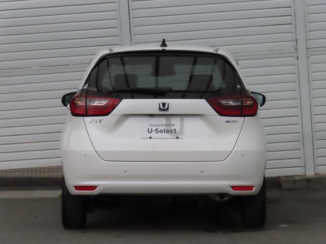 フィット ｅ：ＨＥＶホーム　ｅ：ＨＥＶホーム・ナビ・リアカメラ・ＥＴＣ・禁煙・ワンオーナー　リヤカメラ　ＤＶＤ再生可能　ＶＳＡ　サイドカーテンエアバック　スマートキ　ＥＣＯＮモード　踏み間違い防止　盗難防止装置　クルコン（6枚目）
