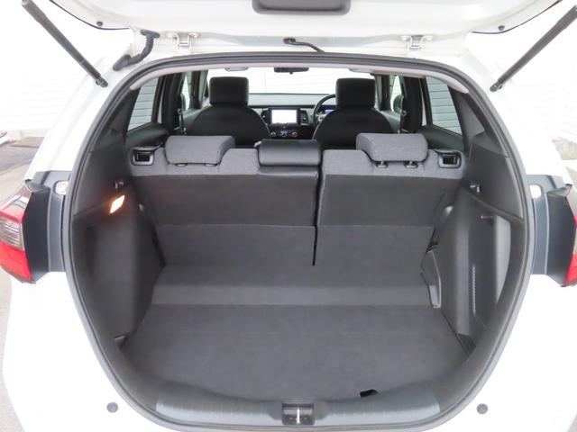 フィット ｅ：ＨＥＶホーム　ｅ：ＨＥＶホーム・ナビ・リアカメラ・ＥＴＣ・禁煙・ワンオーナー　リヤカメラ　ＤＶＤ再生可能　ＶＳＡ　サイドカーテンエアバック　スマートキ　ＥＣＯＮモード　踏み間違い防止　盗難防止装置　クルコン（9枚目）