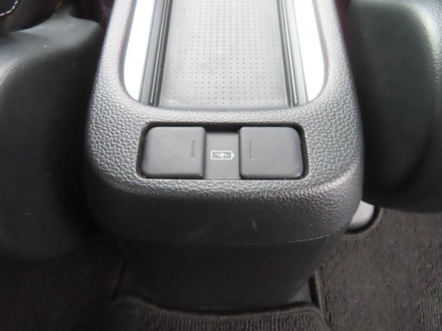 フィット ｅ：ＨＥＶホーム　ｅ：ＨＥＶホーム・ナビ・リアカメラ・ＥＴＣ・禁煙・ワンオーナー　リヤカメラ　ＤＶＤ再生可能　ＶＳＡ　サイドカーテンエアバック　スマートキ　ＥＣＯＮモード　踏み間違い防止　盗難防止装置　クルコン（13枚目）