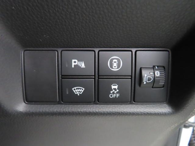 フィット ｅ：ＨＥＶホーム　ｅ：ＨＥＶホーム・ナビ・リアカメラ・ＥＴＣ・禁煙・ワンオーナー　リヤカメラ　ＤＶＤ再生可能　ＶＳＡ　サイドカーテンエアバック　スマートキ　ＥＣＯＮモード　踏み間違い防止　盗難防止装置　クルコン（17枚目）