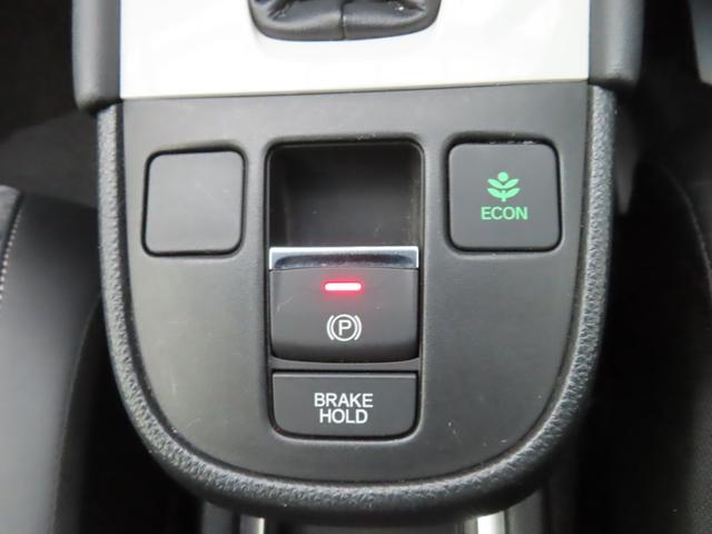 フィット ｅ：ＨＥＶホーム　ｅ：ＨＥＶホーム・ナビ・リアカメラ・ＥＴＣ・禁煙・ワンオーナー　リヤカメラ　ＤＶＤ再生可能　ＶＳＡ　サイドカーテンエアバック　スマートキ　ＥＣＯＮモード　踏み間違い防止　盗難防止装置　クルコン（30枚目）