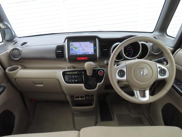 Ｎ－ＢＯＸ ＧターボＳＳパッケージ　ＧターボＳＳパッケージ・ナビ・リアカメラ・禁煙・ワンオーナー　クルコン　シティブレーキ　ＤＶＤ　バックモニター　横滑り防止装置　前席シートヒーター　ＥＴＣ　禁煙車　盗難防止システム　ＡＢＳ　キーフリー（3枚目）