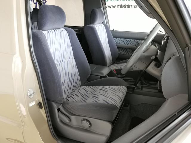 【運転席】メイン席でインテリアでは一番ダメージも出やすい座席位置となりますね、現車にてコンディション確認お願いします。