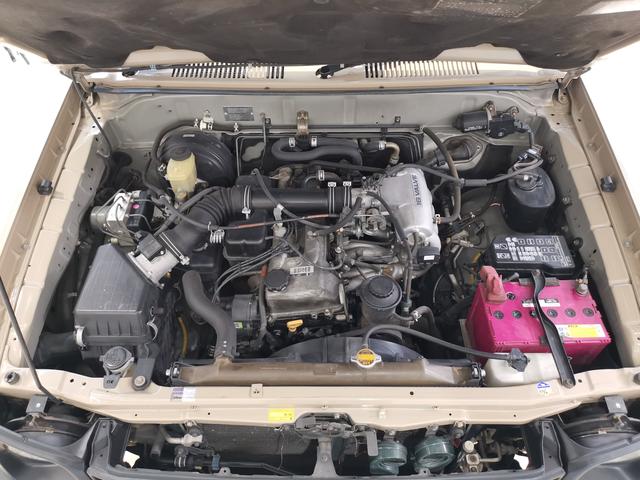 【見えない箇所】　普段見ないかもしれませんが、下回りやエンジンルームの状態は維持していく上でとっても大切ですね！見えない箇所もしっかりチェックしています